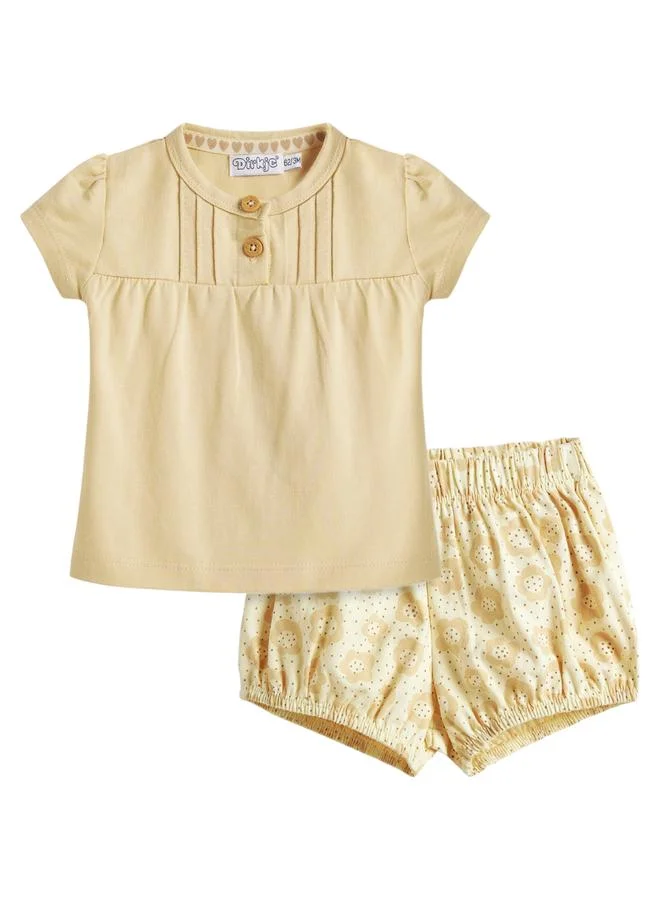 Dirkje Girls Beige Cotton Top and Printed Shorts Set